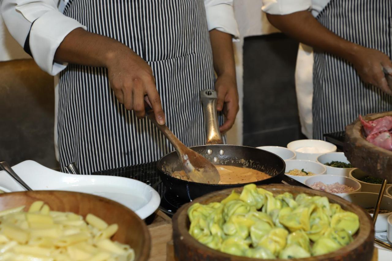 Krishna Palace Hotel Mumbai Ngoại thất bức ảnh