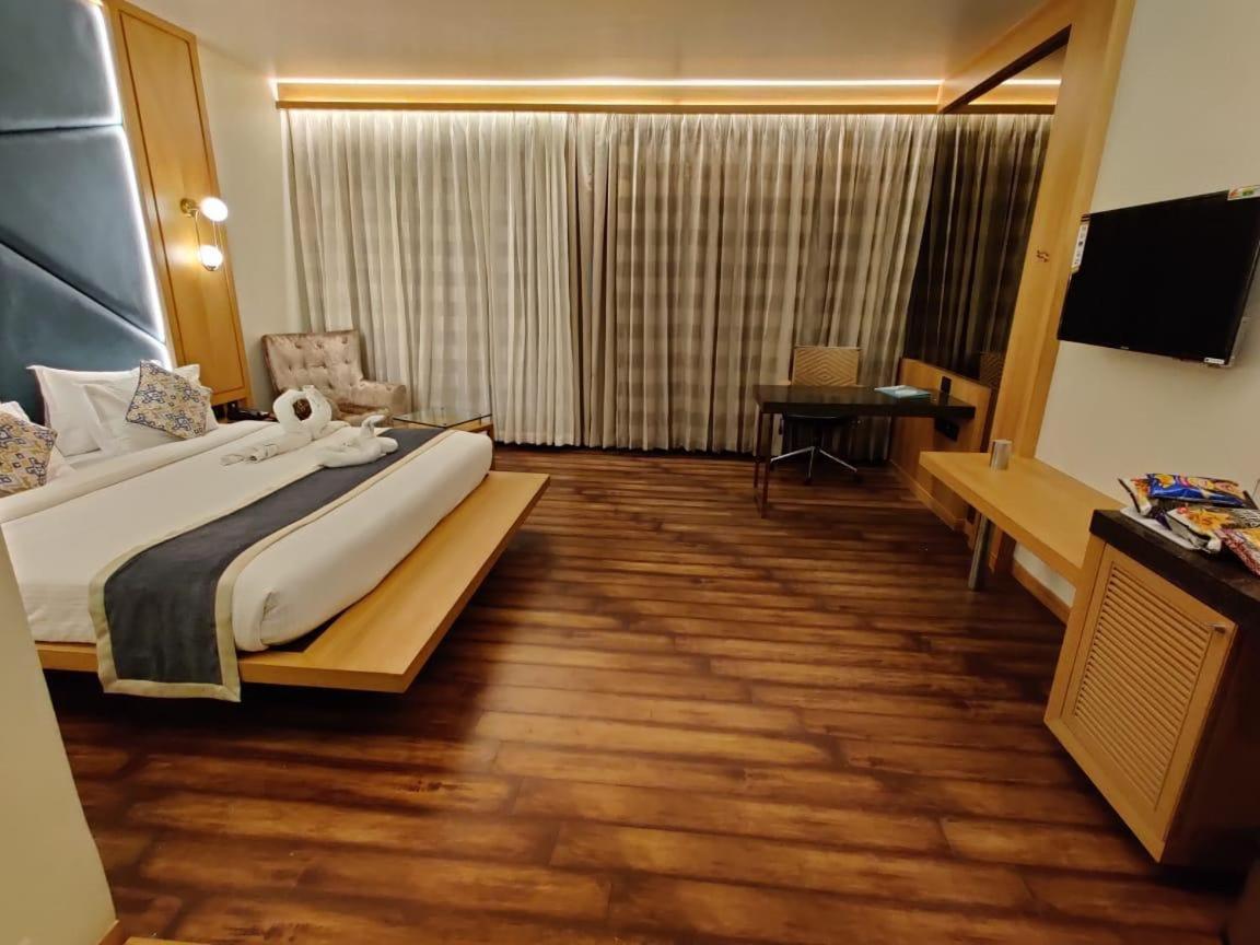 Krishna Palace Hotel Mumbai Ngoại thất bức ảnh